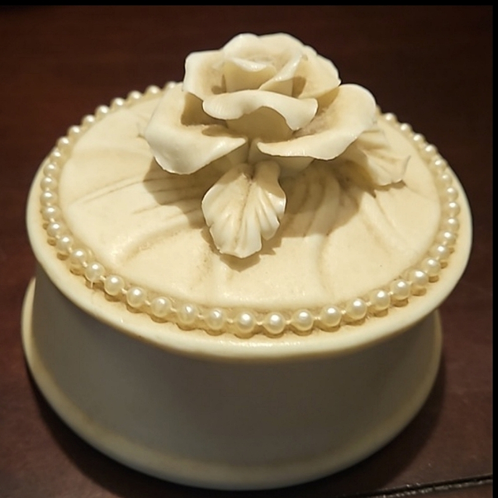4.25"  Bisque Capodimonte Rose Pearl Trinket Box